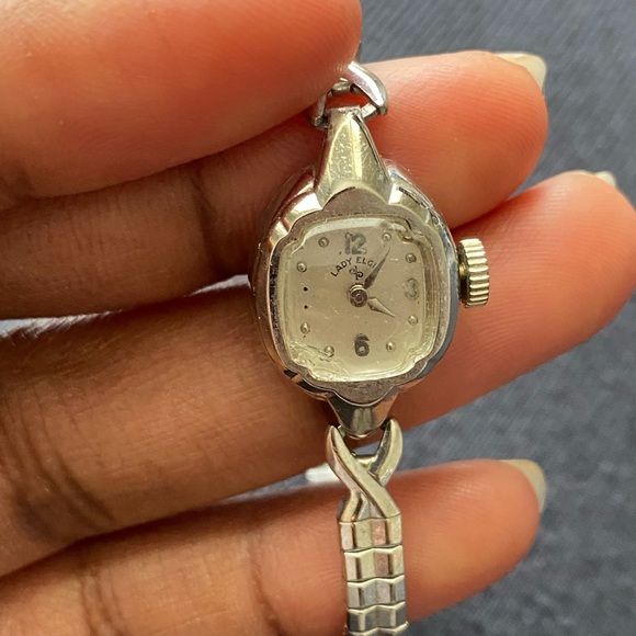 Lady Elgin women’s sovereign look watch runs when wound(000ZD1K-C) silver - Picture 2 of 5